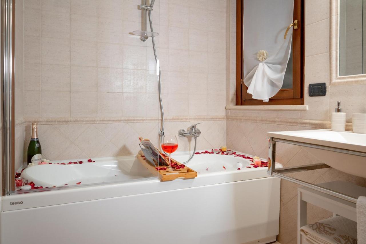 פיומיצ'ינו Suite Leonardo Relax מראה חיצוני תמונה